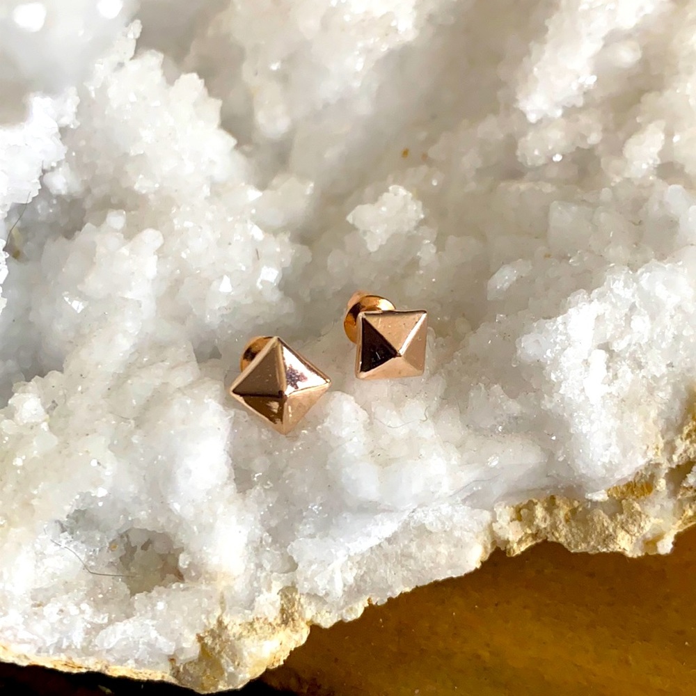 Dainty stud earrings rose gold color!